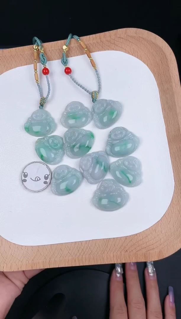 翡翠未镶嵌颈饰LA041翡翠飘阳绿小佛（多样性发其一）