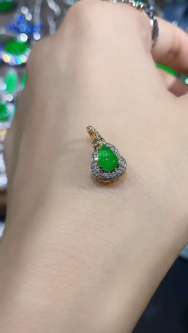 吊坠(不含链)18K金镶嵌翡翠C106