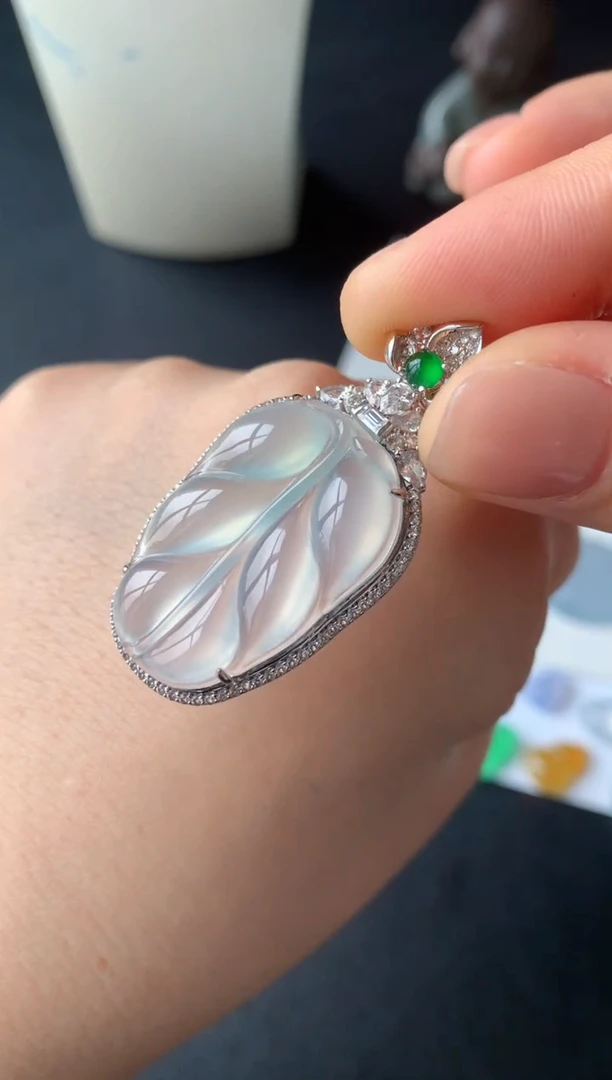 【闪购商品】翡翠颈饰18K金镶嵌0715996269