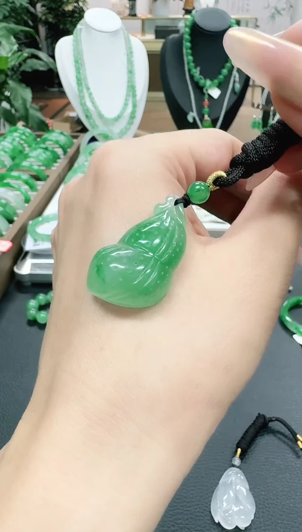 未镶嵌1石英质玉（非洲翠）/2584