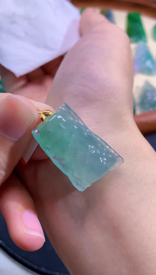 颈饰未镶嵌翡翠