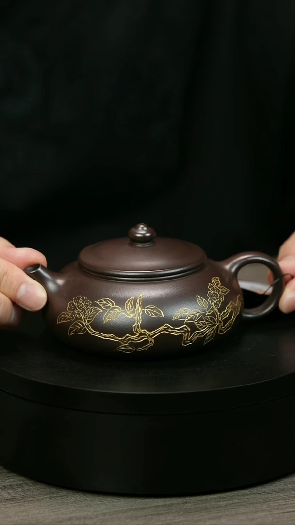 茶壶紫砂西*哥H2010李琴描金刻绘树叶寒江