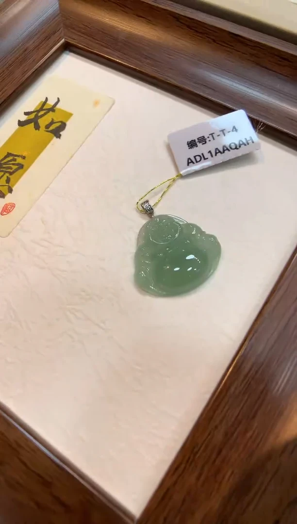 颈饰18K金镶嵌翡翠佛公