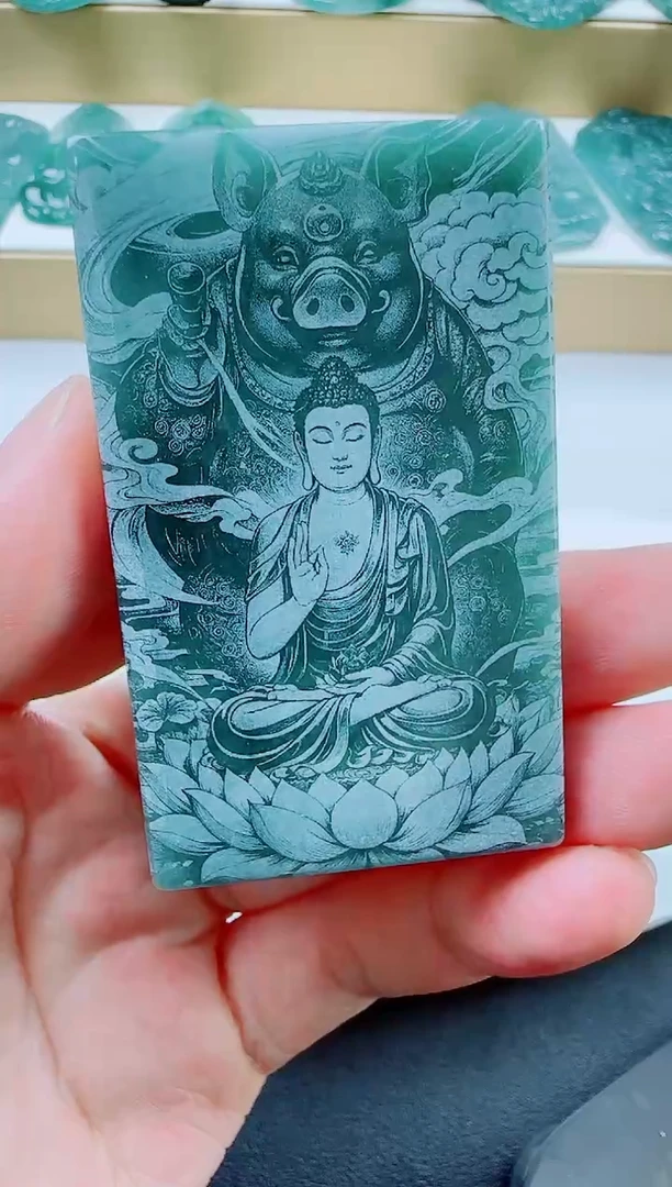 翡翠未镶嵌颈饰本命佛猪