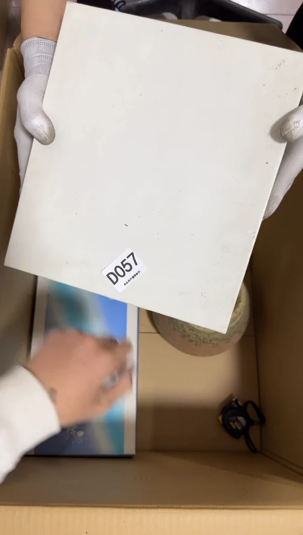 瓷片红****）057 中古商品，谨慎购买