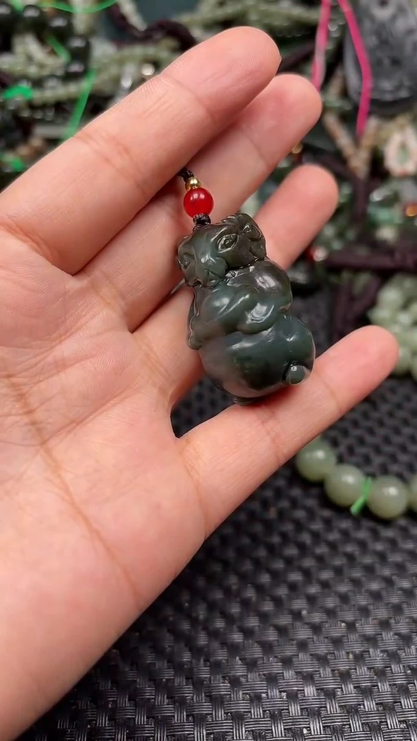 和田玉未镶嵌颈饰1