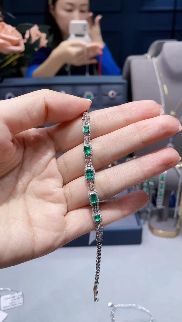 【闪购商品】祖母绿手链18K金镶嵌2.98克拉