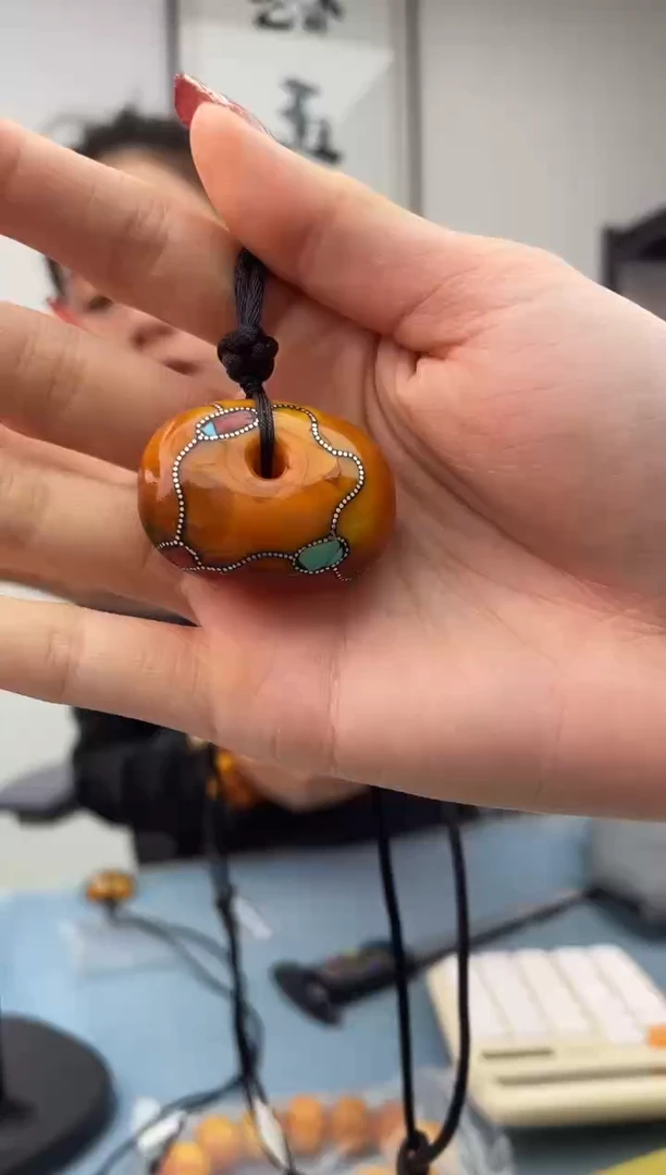 【闪购商品】蜜蜡珠宝奇石未镶嵌配绳假一罚十，0