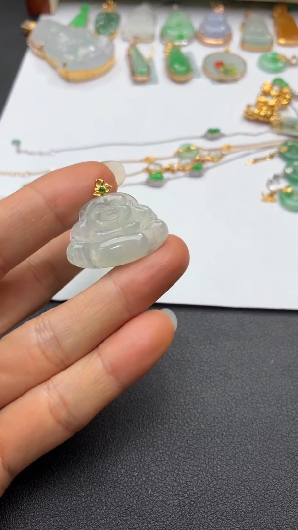 颈饰18K金镶嵌翡翠天然翡翠A货