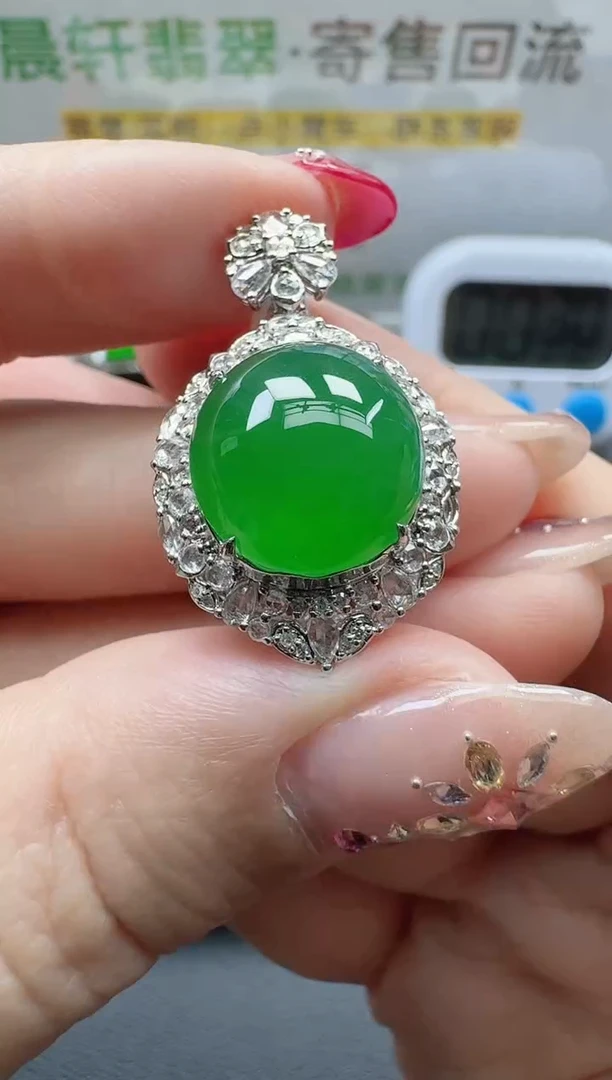 颈饰18K金镶嵌翡翠君**珩寄售回流，24小时鉴赏期（分单总价36300