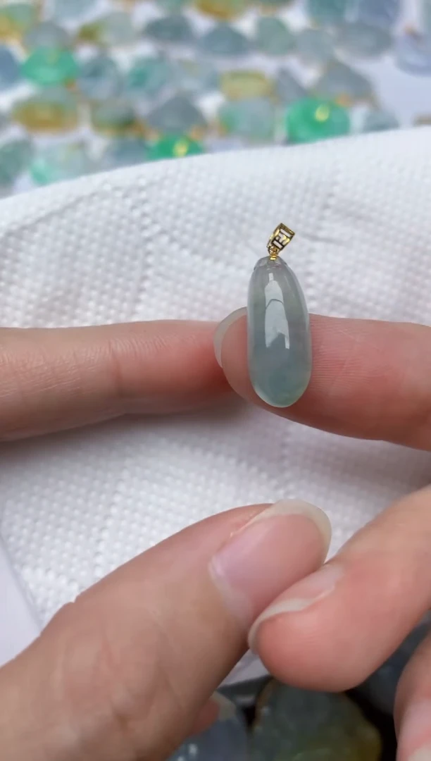 翡翠18K金镶嵌颈饰天然A货翡翠