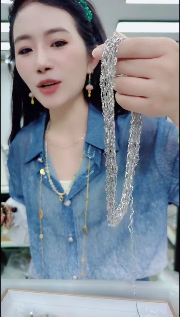 24100银色水波纹项链