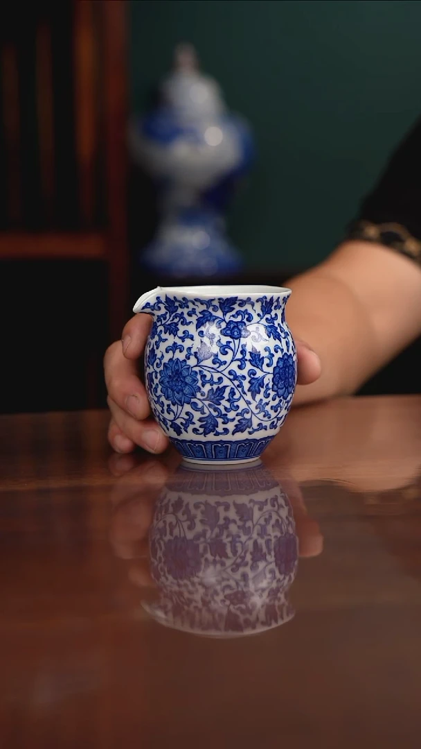 晓月窑青花缠枝公道
