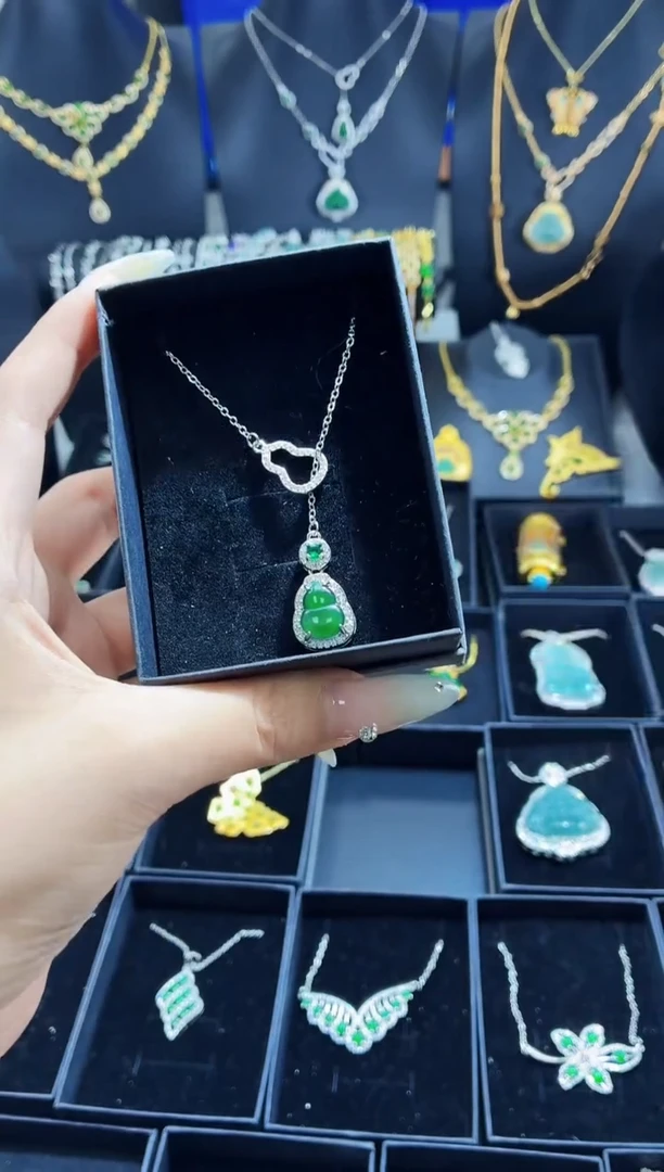 翡翠未镶嵌吊坠(不含链)天然翡翠a货 多样性发其一