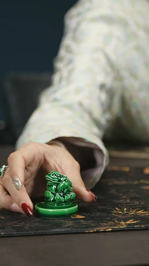 【闪购商品】瓷唐里郎窑绿雕刻香插