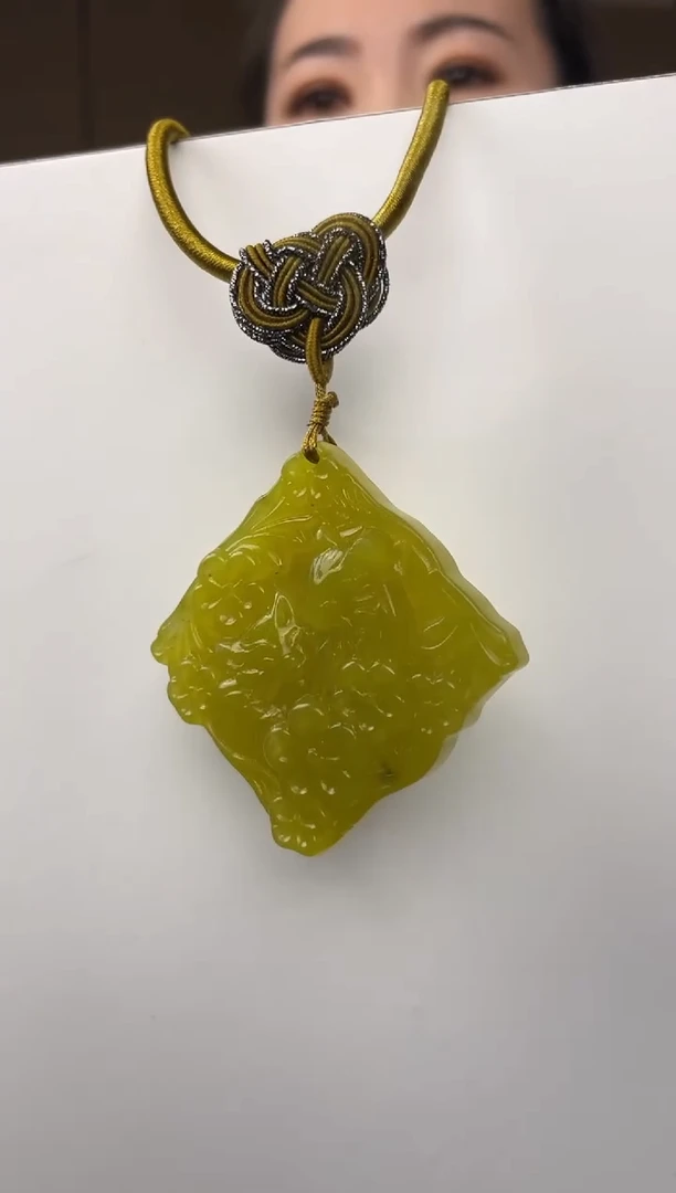 未镶嵌岫玉颈饰1