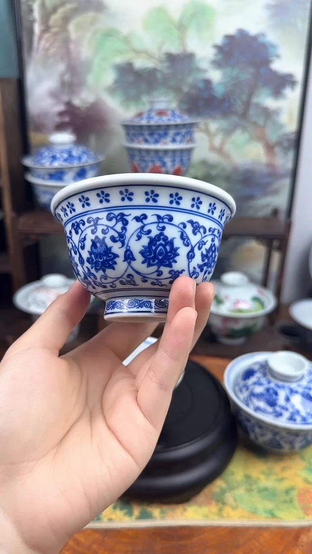 陶瓷青花缠枝莲压手杯