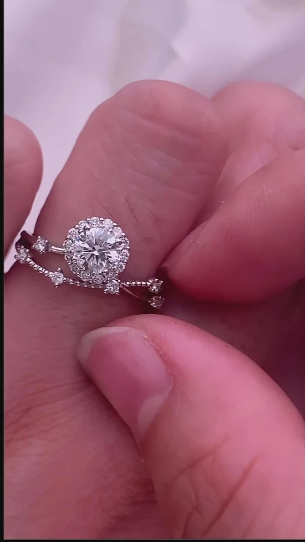 18K金镶嵌实验室培育钻石18K金白培育钻石戒指50分灿若星河