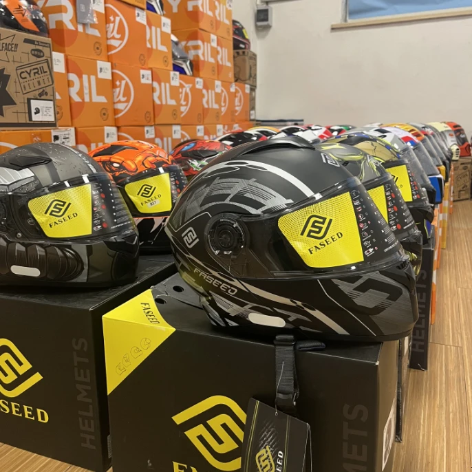 摩托车头盔ABS材质四季通用男女头盔