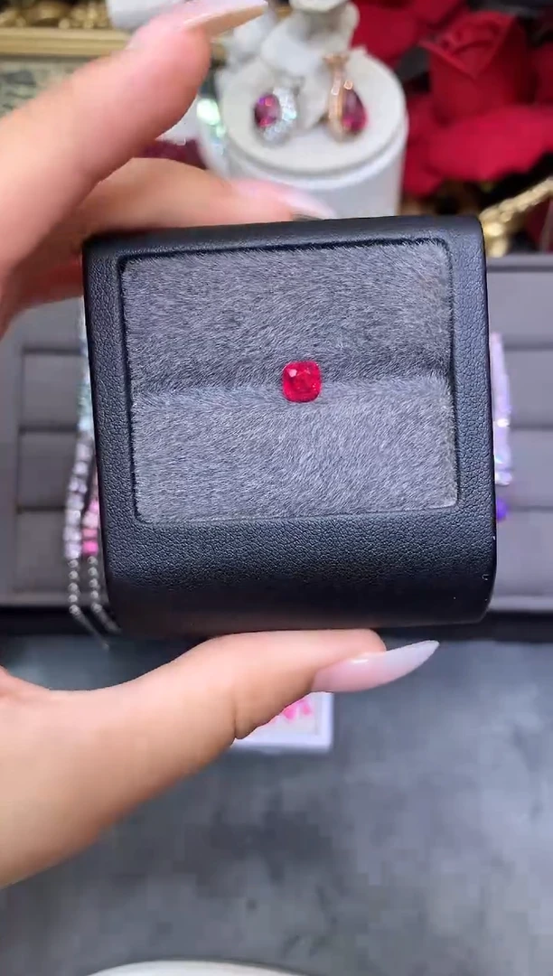 未镶嵌裸石定制尖晶石枕型 绝地武士 1.21ct