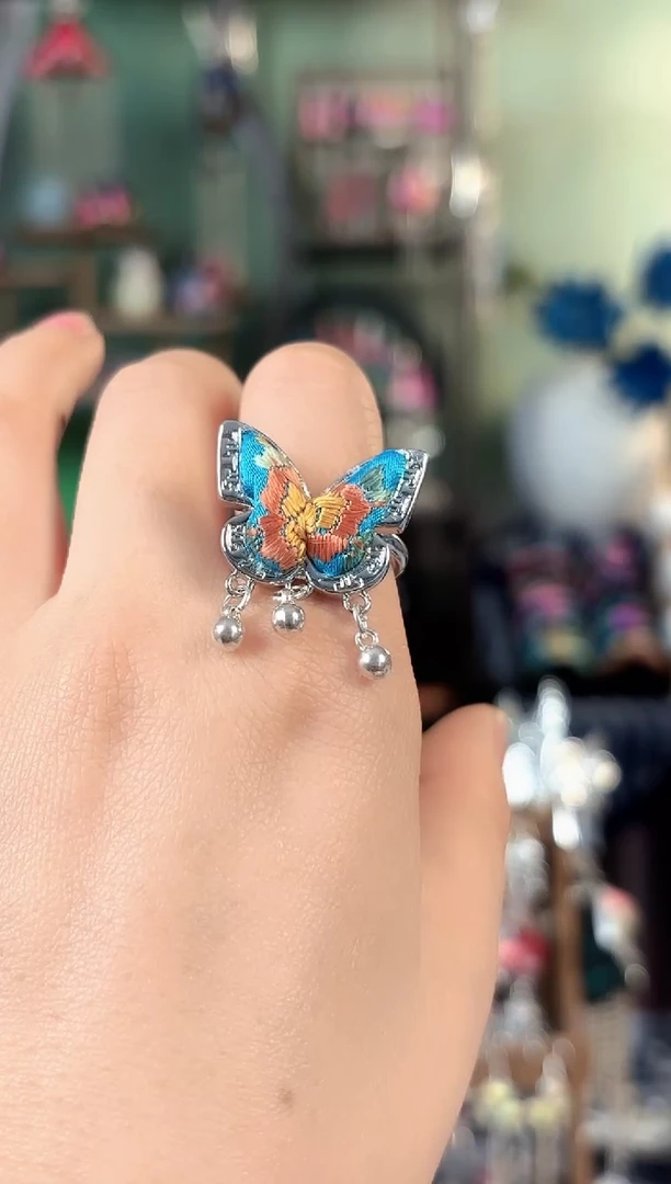 彩云南阁非遗老绣饰品541*