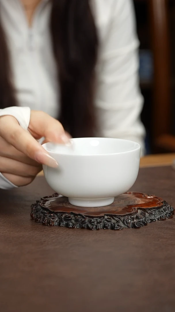 景德镇白胎圆容杯