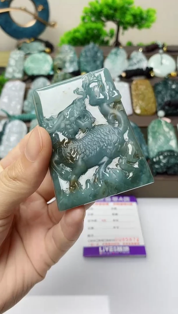 翡翠未镶嵌颈饰