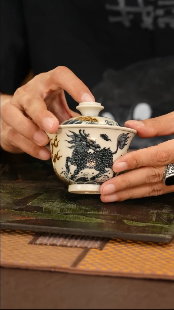 立勤堂｜青花釉里金双麒麟元宝盖碗