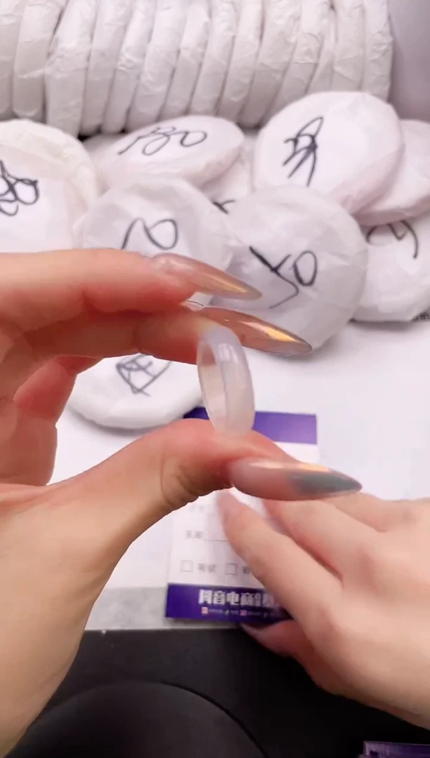 【闪购商品】石英质玉手镯未镶嵌素圈戒指白