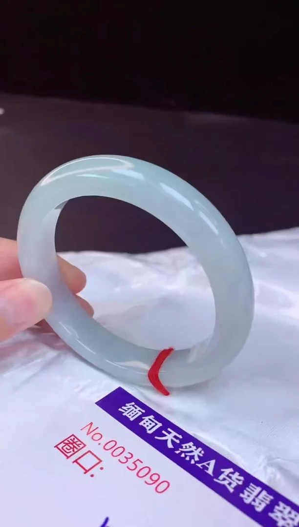 【闪购商品】翡翠手镯未镶嵌55+             