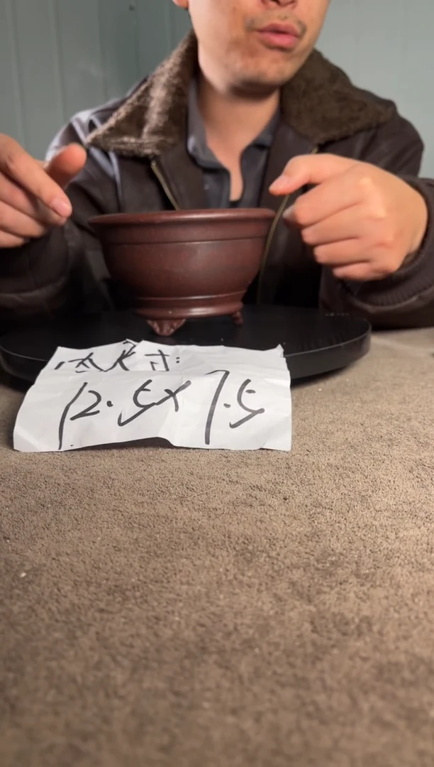 A宜兴紫砂小花盆