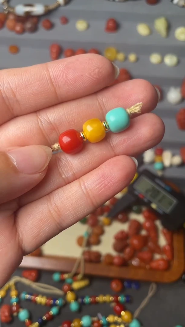 未镶嵌配饰南红玛瑙8红绿灯