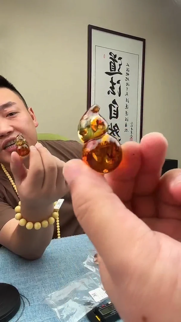 琥珀未镶嵌珠宝奇石H8，假一罚十多样性发其一H 赠绳