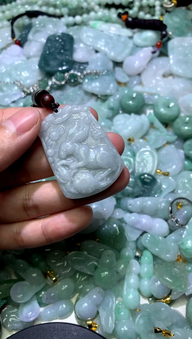 颈饰未镶嵌翡翠1