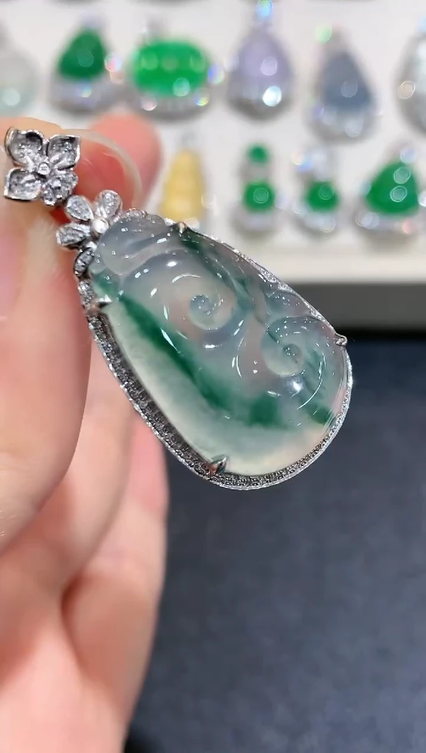 【闪购商品】翡翠颈饰18K金镶嵌B92