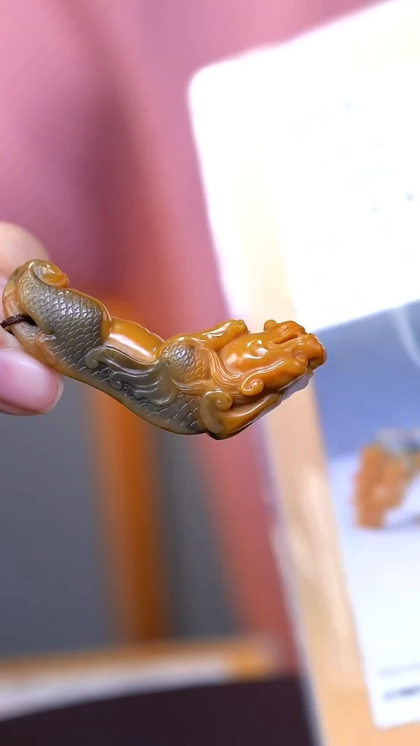 寿山石印石风***弹寿山石乌鸦皮田黄石手把件