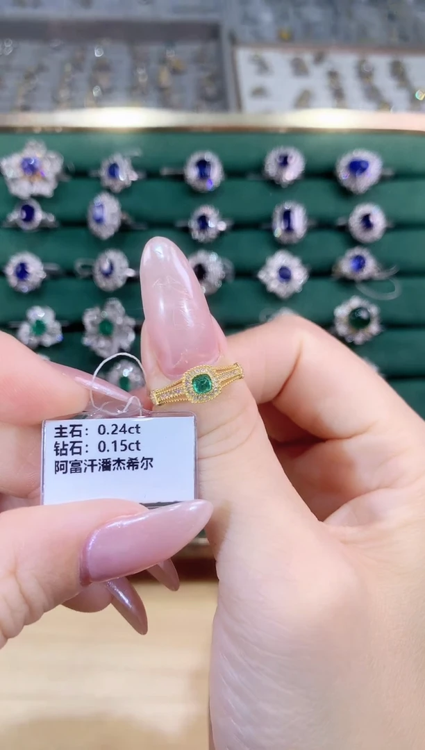 18K金镶嵌戒指祖母绿戒指