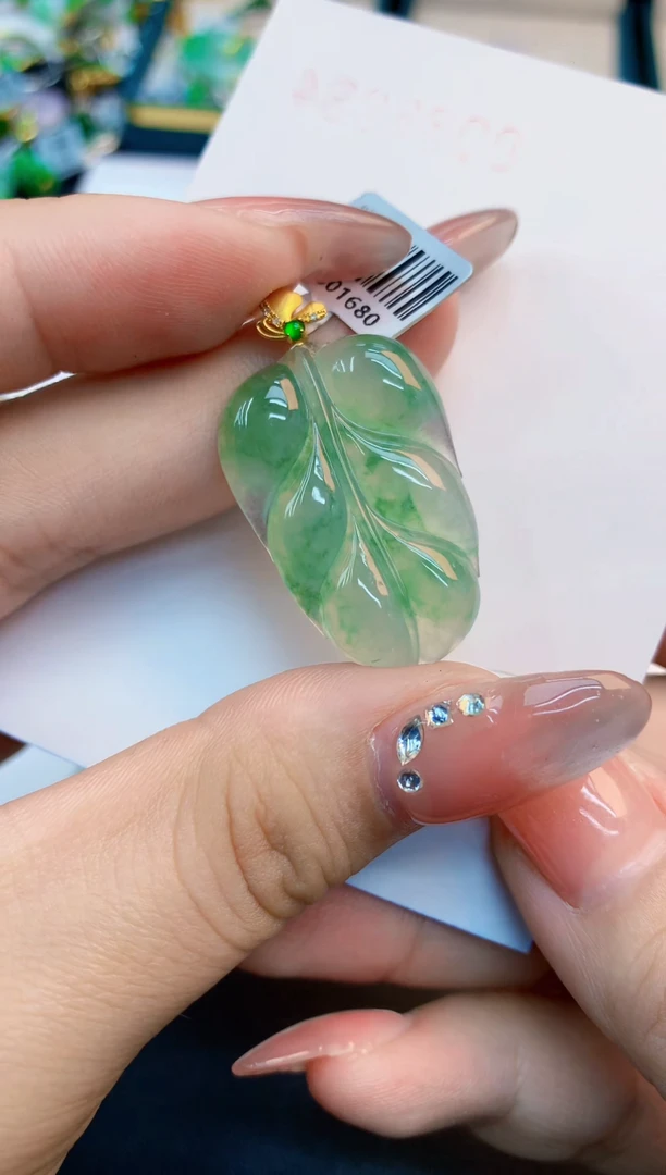 翡翠未镶嵌颈饰1