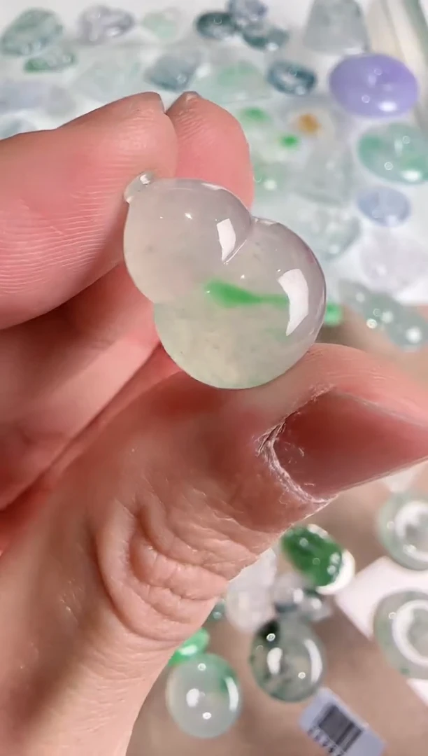 【闪购商品】翡翠吊坠(不含链)未镶嵌··