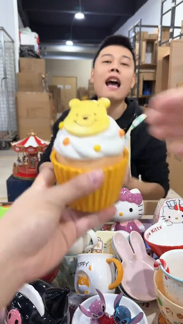 瓷片维尼蛋糕收纳罐