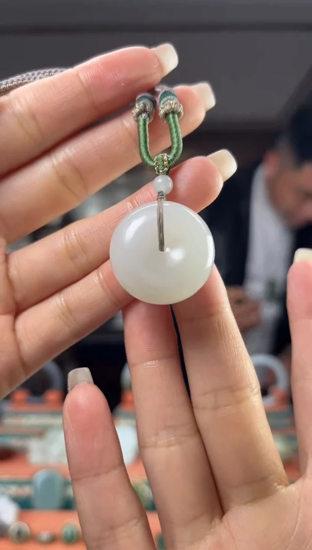 颈饰未镶嵌和田玉1包容