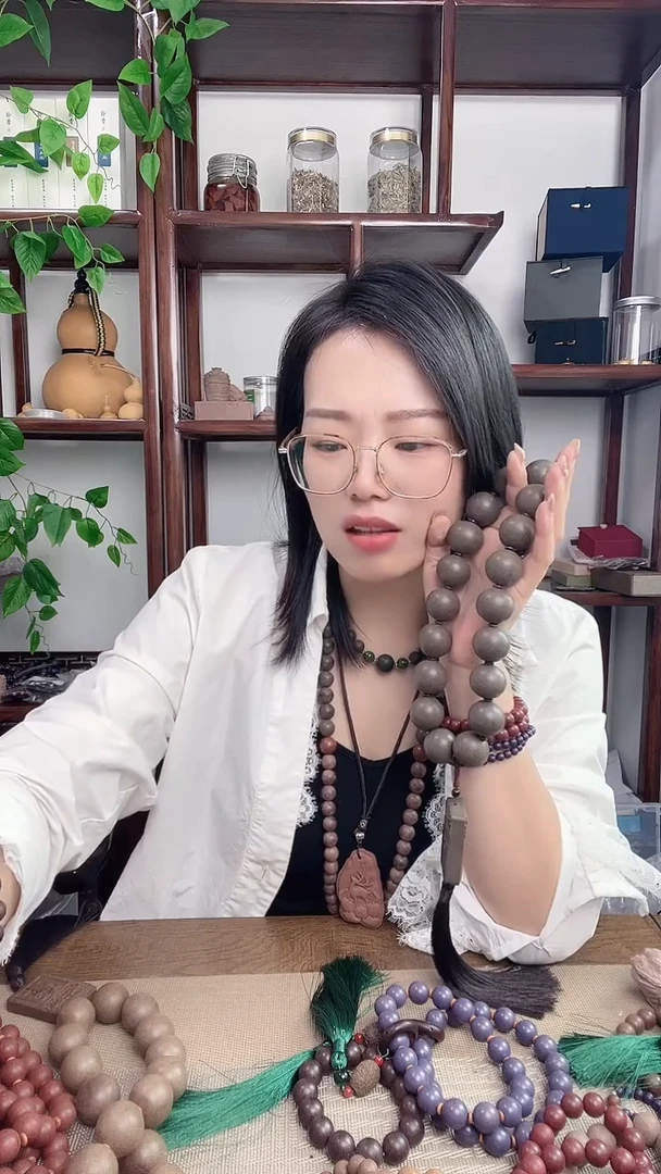 泥塑天云真灵的大手持