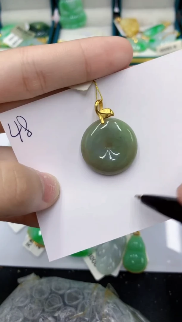 颈饰未镶嵌翡翠翡翠