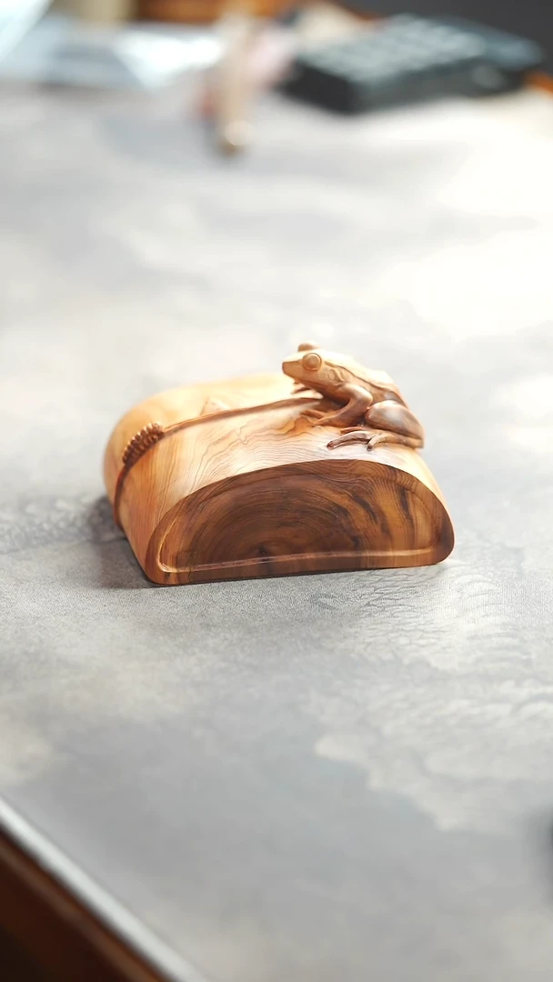 柏木（崖柏）陈化黑油料手工雕刻蛙趣摆件