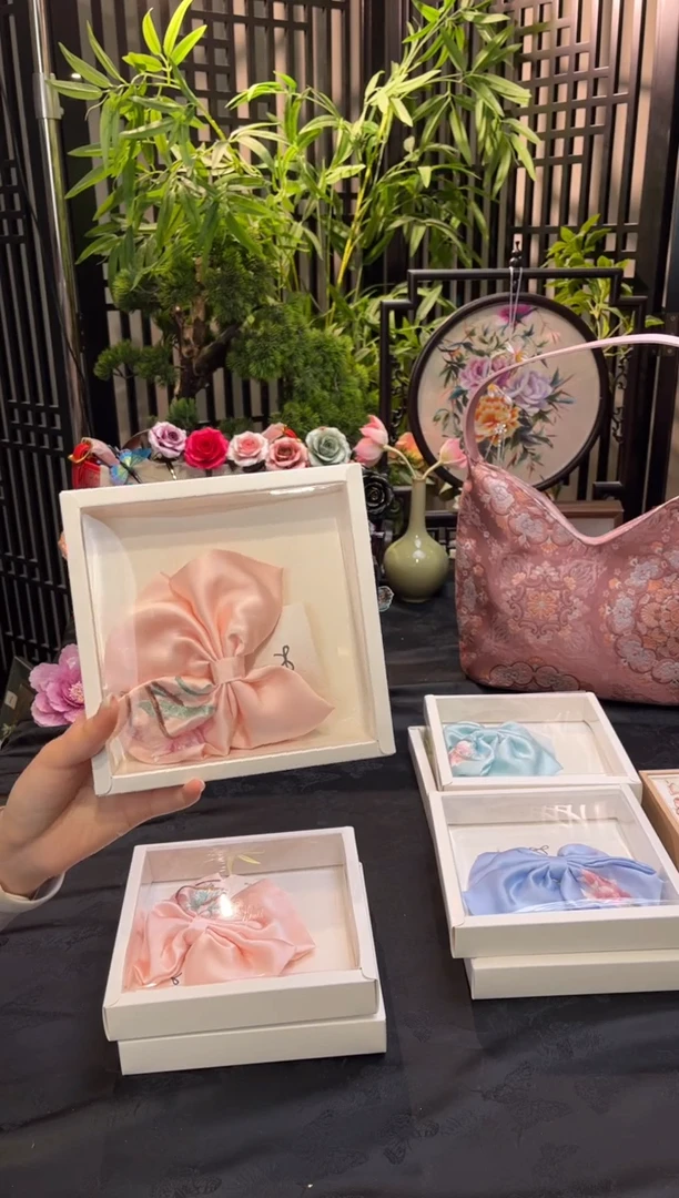 织绣润****?非遗苏绣手工饰品
