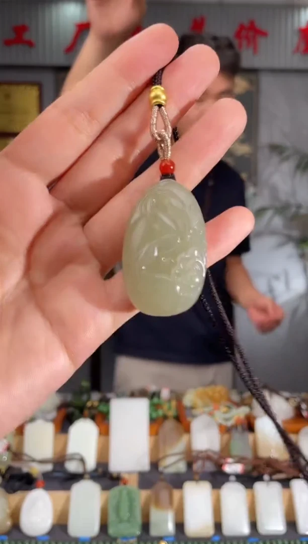 和田玉未镶嵌颈饰1