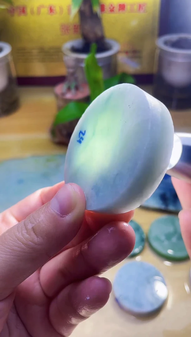 翡翠挂件未镶嵌翡翠11