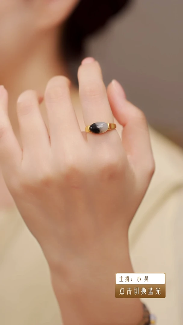 颈饰18K金镶嵌和田玉戒指