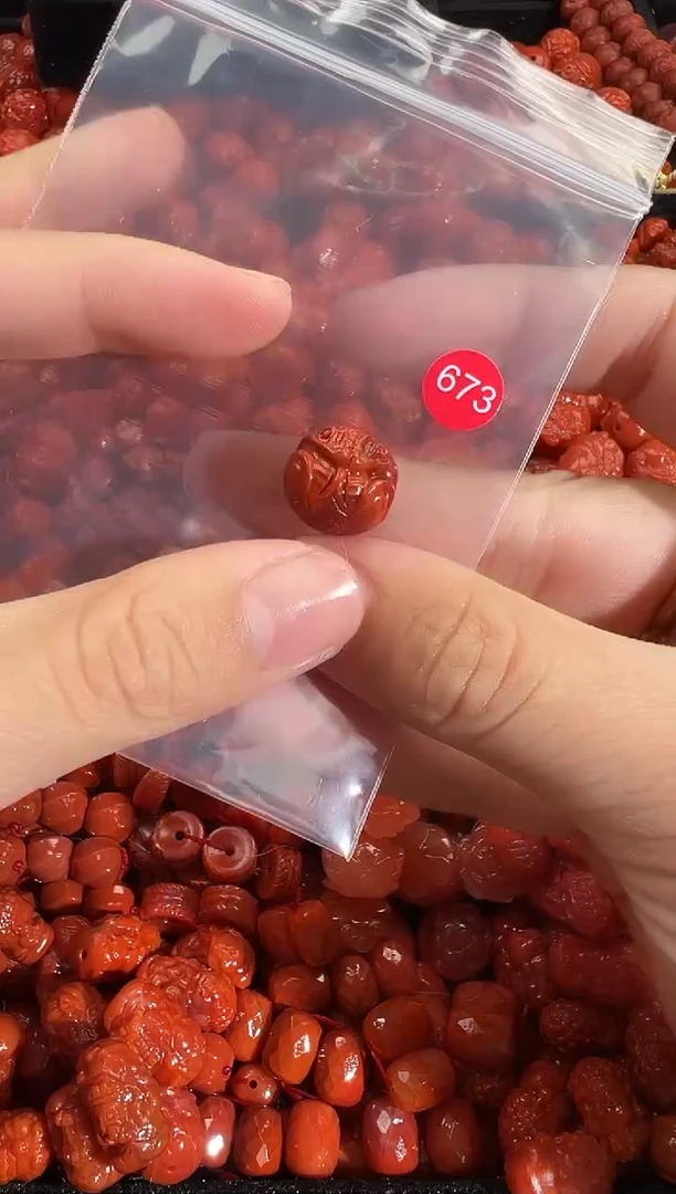 颈饰未镶嵌南红玛瑙1