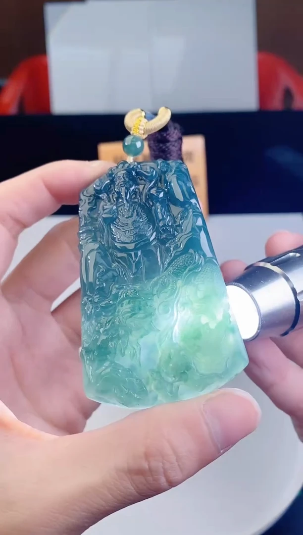 颈饰未镶嵌翡翠·